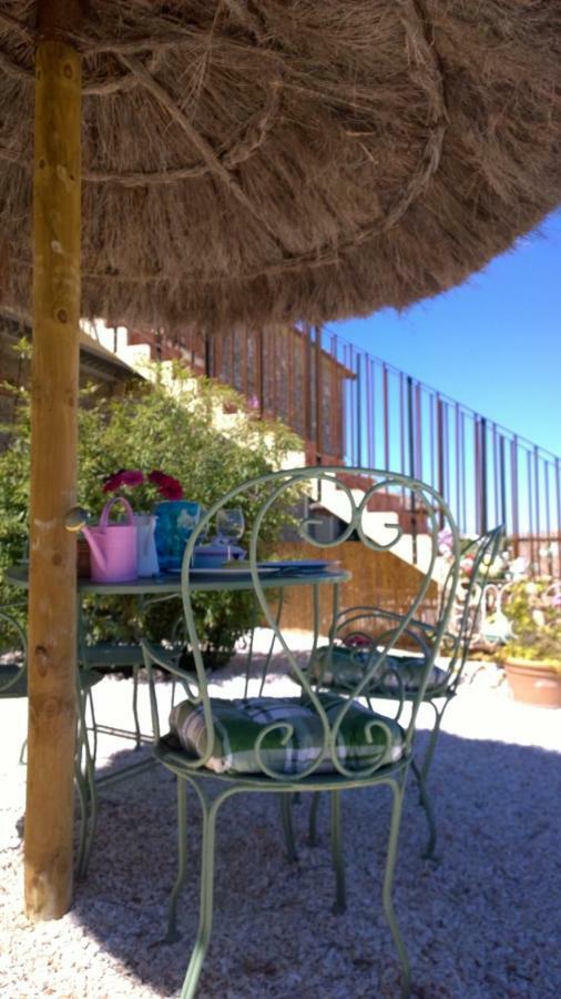 Le Clos Des Pins Claira Bagian luar foto